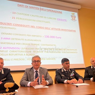 Il procuratore della Repubblica di Asti Biagio Mazzeo illustra i dettagli dell'operazione insieme ai vertici del Comando Provinciale dei Carabinieri