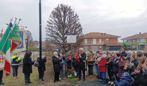 L'intitolazione del giardino alla memoria delle due vittime dell'Olocausto L'intitolazione del giardino alla memoria delle due vittime dell'Olocausto
