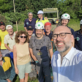 I volontari insieme al sindaco