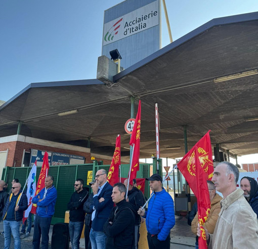 Un presidio di lavoratori all'ex Ilva, nei giorni scorsi Un presidio di lavoratori all'ex Ilva, nei giorni scorsi