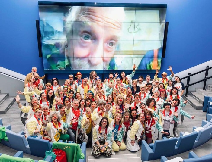 Ad Alba il cinema incontra la clownterapia con “Il senso della vita”