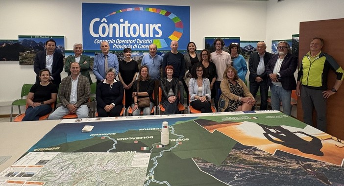 Due momenti dell'assemblea dei soci di Conitours