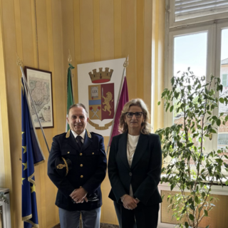 IL primo dirigente della Polizia di Stato Luigi Pecchillo accolto dalla questore Rosanna Minucci