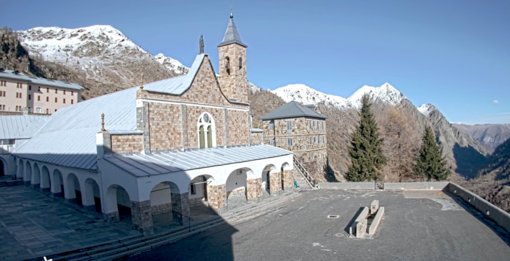 Il santuario di Sant'Anna di Vinadio imbiancato, ritratto dalle webcam iGate Il santuario di Sant'Anna di Vinadio imbiancato, ritratto dalle webcam iGate