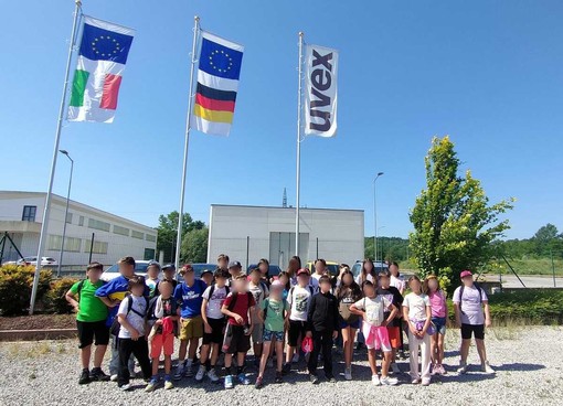 "La Scuola va in azienda": piccoli esploratori alla Uvex Cagi di Ceva "La Scuola va in azienda": piccoli esploratori alla Uvex Cagi di Ceva