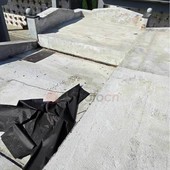 Alcune tombe del cimitero di Cherasco già interessate dalla rimozione delle coperture nelle scorse settimane