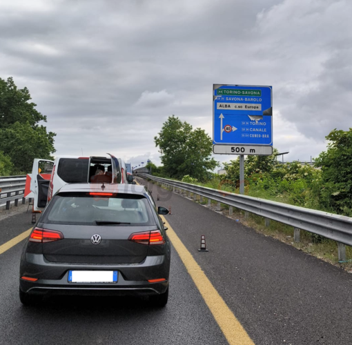 Auto in coda sulla direttrice Cuneo della tangenziale albese Auto in coda sulla direttrice Cuneo della tangenziale albese