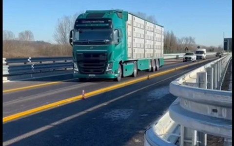 L'Asti-Cuneo ha aperto alle 10.33: il video di Cirio documenta l'atteso passaggio dei primi veicoli [VIDEO]