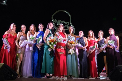 Le miss in gara (Ph. Mauro Gallo Foto, Alba)