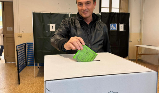 Il presidente della Regione Piemonte Alberto Cirio alle urne