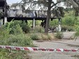 Lo stabile distrutto: in corso le verifiche dei Vigili del Fuoco Lo stabile distrutto: in corso le verifiche dei Vigili del Fuoco