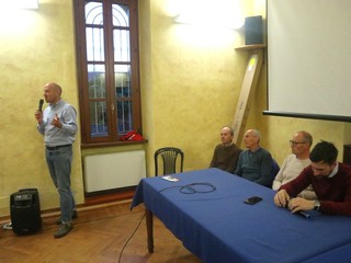 Nelle foto alcuni momenti della serata tenuta nel salone della biblioteca civica Nelle foto alcuni momenti della serata tenuta nel salone della biblioteca civica