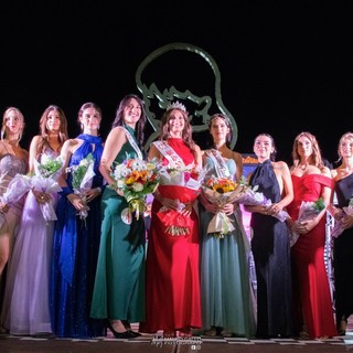 Le miss in gara (Ph. Mauro Gallo Foto, Alba)