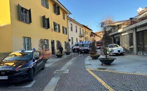 Famiglia intossicata dal monossido di carbonio in un appartamento nel centro storico di Bra