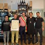 Il sindaco Ambrogio con la famiglia Pane della trattoria Fieramosca