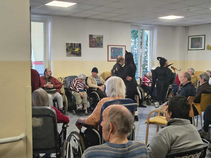 A Bra il Carnevale che abbatte le barriere: la RSA Montepulciano celebra la festa con tutto il cuore A Bra il Carnevale che abbatte le barriere: la RSA Montepulciano celebra la festa con tutto il cuore