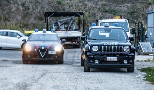 Alba, blitz dei Carabinieri al campo nomadi "Pinot Gallizio" Alba, blitz dei Carabinieri al campo nomadi "Pinot Gallizio"