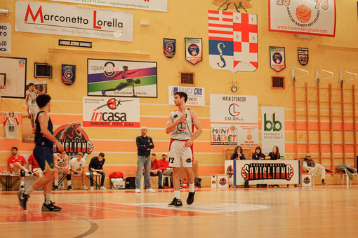 BASKET / Serie C Interregionale: la Cogal Savigliano espugna Moncalieri e resta in scia alla capolista Cus. Torino Teen battuta 61-53