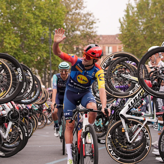 CICLISMO / È partito il 110° GranPiemonte: da Asti a Bra la grande classica del ciclismo attraversa le Langhe