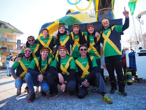 Carnevale di Borgo San Dalmazzo: la piazza della Meridiana si anima di colori e gioia [FOTO]