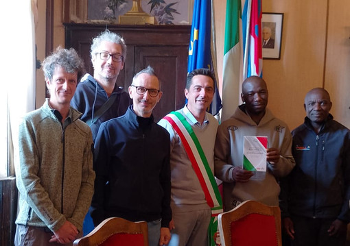 Valdieri dà il benvenuto a Tchatikpi Taleb: da oggi è cittadino italiano