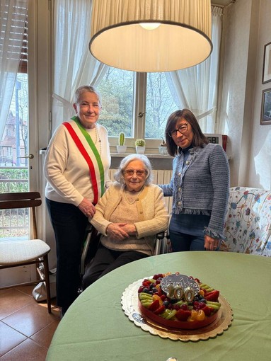 Cuneo, cento anni di Maria Caterina Martini: la sindaca Manassero le porta gli auguri della città