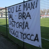 Lo striscione di Gioventù Giallorossa contro la fusione del Bra con l'Albese alla sfida di Eccellenza di domenica 8 marzo tra Cheraschese e Albese Lo striscione di Gioventù Giallorossa contro la fusione del Bra con l'Albese alla sfida di Eccellenza di domenica 8 marzo tra Cheraschese e Albese