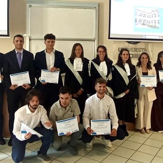 Cuneo, applausi per i laureati da 110 e lode al Campus di Management ed Economia Cuneo, applausi per i laureati da 110 e lode al Campus di Management ed Economia