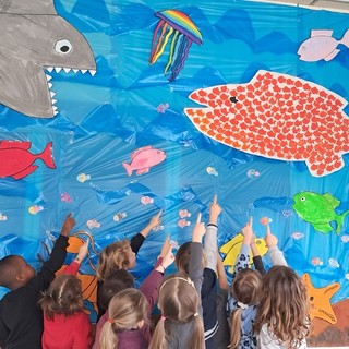 "Guizzino" e la diversità alla Scuola dell'Infanzia Gullino: pesciolini colorati per celebrare l'unicità di ognuno