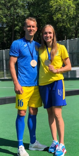 Il giocatore-allenatore Koshelenko con la portiera Alina Fadeeva, qui coi colori della Nazionale ucraina