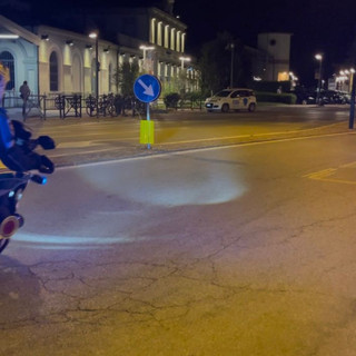 Stretta sugli alcolici a Bra: vietato il consumo alla stazione ferroviaria, nei parchi e giardini pubblici