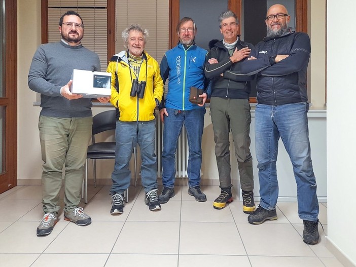 Nuovi binocoli per la Commissione Locale Valanghe delle valli Varaita e Po-Bronda