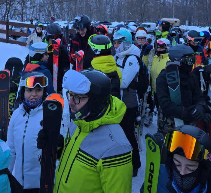 Guasto agli impianti di Artesina: 200 sciatori in attesa del ripristino Guasto agli impianti di Artesina: 200 sciatori in attesa del ripristino