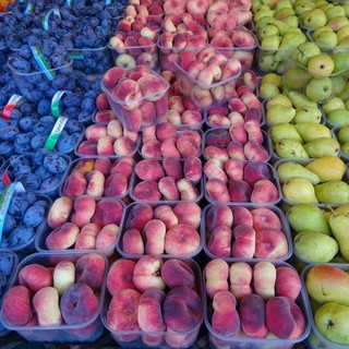 Frutta da mettere nel carrello in estate
