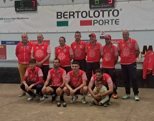 Nella foto (Ufficio Stampa Bocciofila) la compagine dell’Auxilium Bertolotto Porte Saluzzo rimasta nella serie A del volo Nella foto (Ufficio Stampa Bocciofila) la compagine dell’Auxilium Bertolotto Porte Saluzzo rimasta nella serie A del volo