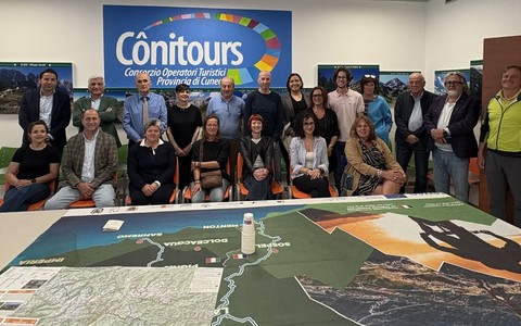 Due momenti dell'assemblea dei soci di Conitours