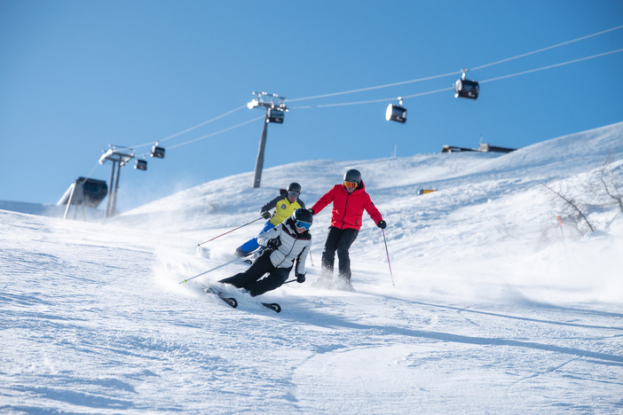 Sciatori sulle piste di Prato Nevoso (foto Prato Nevoso) Sciatori sulle piste di Prato Nevoso (foto Prato Nevoso)