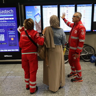 Dopo 12 anni madre e figlia si riabbracciano: dal Sudan a Cuneo grazie alla Croce Rossa Dopo 12 anni madre e figlia si riabbracciano: dal Sudan a Cuneo grazie alla Croce Rossa