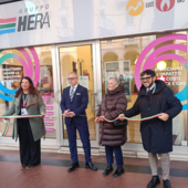 Il taglio del nastro per l'inaugurazione dello sportello Hera di Cuneo