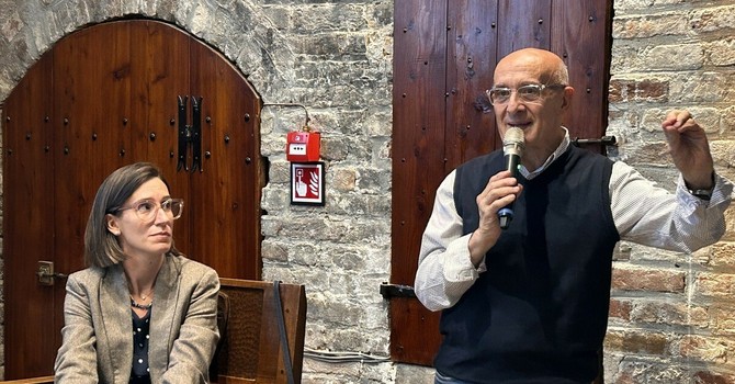 Don Domenico Degiorgis, direttore della Caritas albese, ospite dell'incontro organizzato nei giorni scorsi dalla Fondazione Don Gianolio Don Domenico Degiorgis, direttore della Caritas albese, ospite dell'incontro organizzato nei giorni scorsi dalla Fondazione Don Gianolio