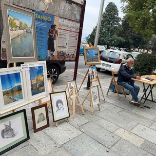 L’arte en plein air illumina Piazzale della Libertà e Corso Giolitti: i pittori trasformano la stazione di Cuneo in un atelier a cielo aperto L’arte en plein air illumina Piazzale della Libertà e Corso Giolitti: i pittori trasformano la stazione di Cuneo in un atelier a cielo aperto
