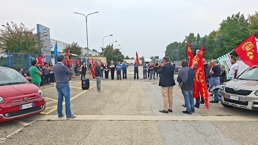 Il presidio tenuto davanti al sito di Sommariva Perno