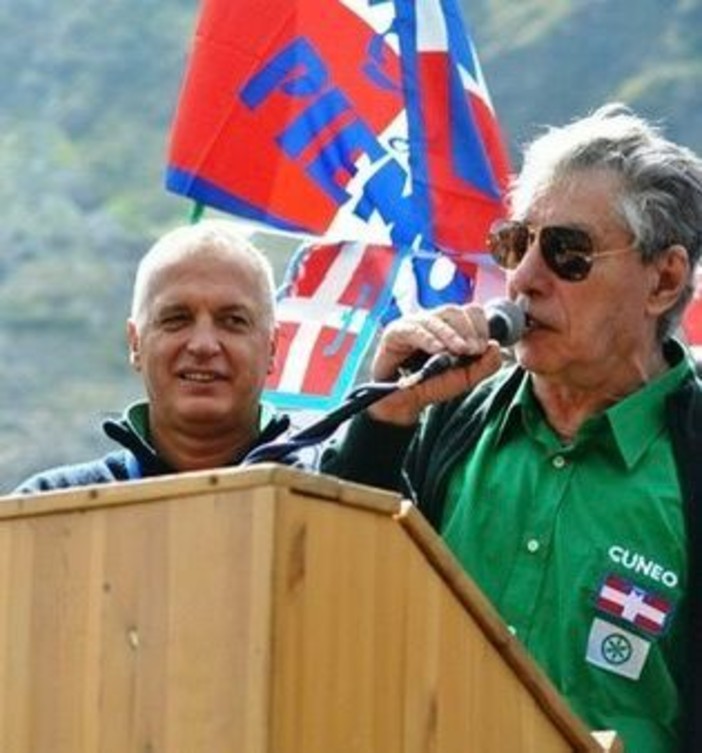 Giorgio Bergesio con Umberto Bossi insieme all'annuale ritrovo alle sorgenti del Po