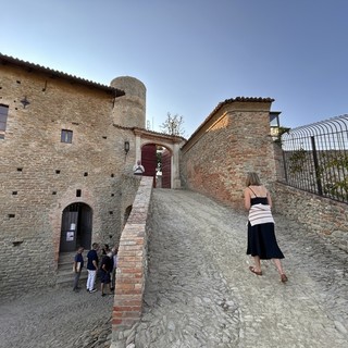 Nelle immagini alcuni momenti della presentazione e il maniero in fase di restauro