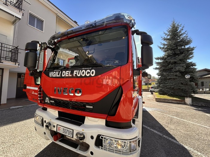 Cagnolino finisce intrappolato in una tubazione interrata: lo salvano i Vigili del Fuoco