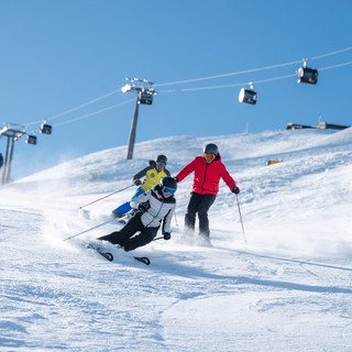 Sciatori sulle piste di Prato Nevoso (foto Prato Nevoso) Sciatori sulle piste di Prato Nevoso (foto Prato Nevoso)
