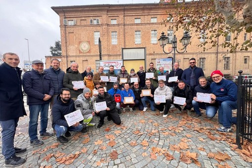 Bra: grazie al progetto “Battikuore” installato il terzo defibrillatore semiautomatico cittadino Bra: grazie al progetto “Battikuore” installato il terzo defibrillatore semiautomatico cittadino