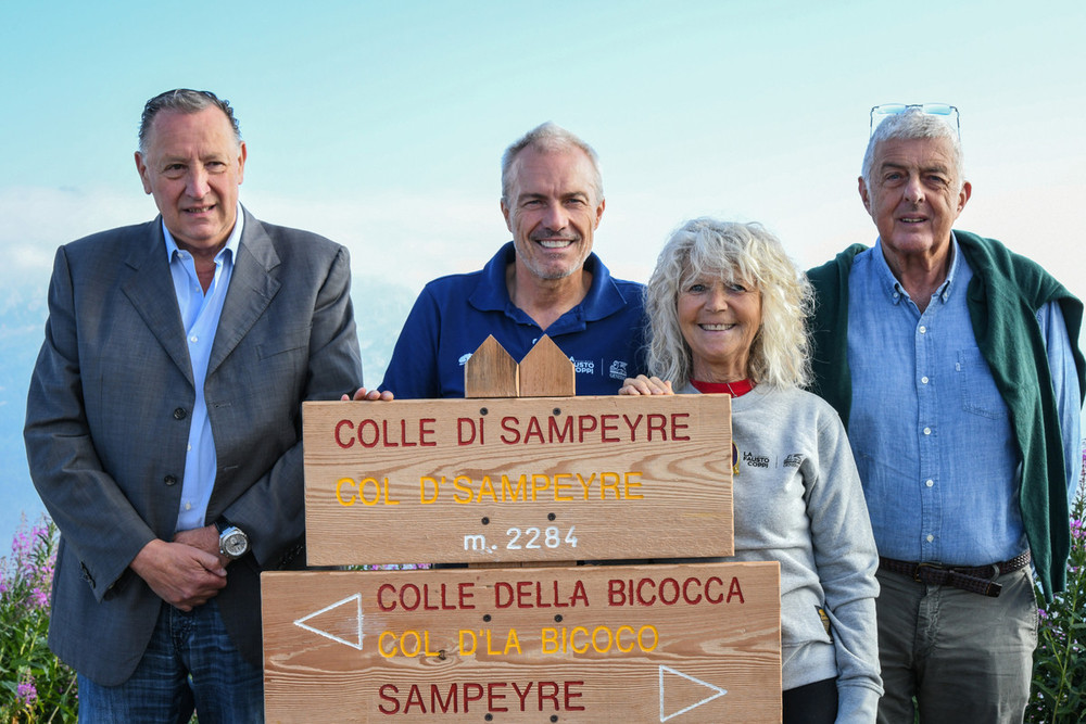 Ripristinato il palo con le indicazioni al colle di Sampeyre