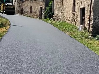 Le asfaltature in corso a Viola Castello Le asfaltature in corso a Viola Castello