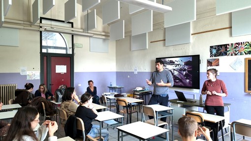Arte, ecologia e mappe: gli artisti Caretto e Spagna all'Istituto Sacco di Fossano per insegnare ai ragazzi a difendere l'ambiente [VIDEO E FOTO]